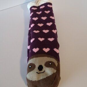 COMFORT CLOUDS SLIPPER SOCKS -- COZY-  SLOTH DESIGN - -SIZE 9-11 -SHOE SIZE 4-10